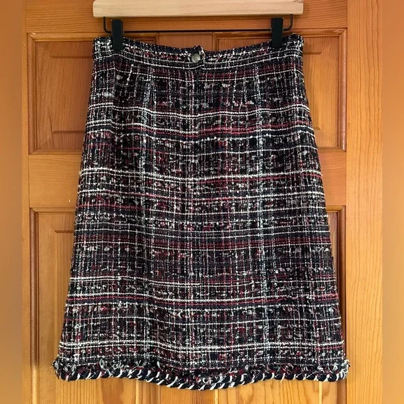 Chanel 08A Boucle Tweed Knee-Length Skirt 2008 Fall Collection by Karl Lagerfeld - Picture 3 of 16